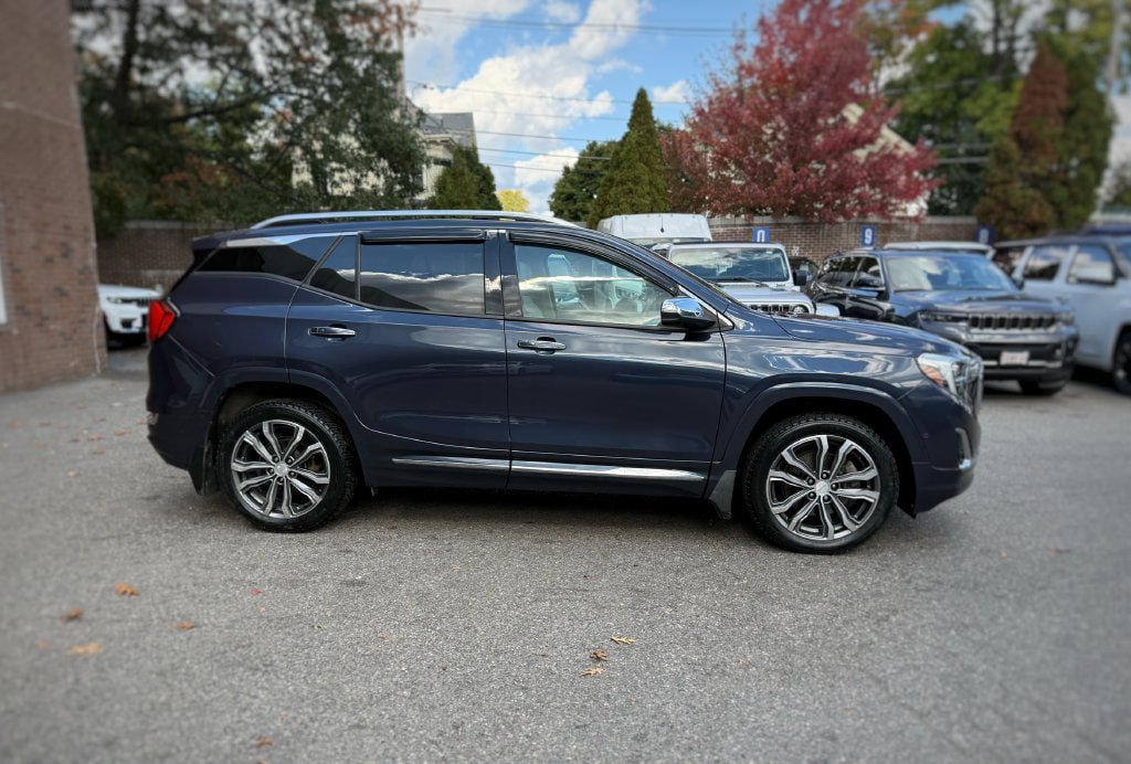 Used 2019 GMC Terrain Denali w/ Advanced Safety Package AWD/4WD image 4