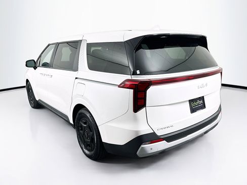 Used 2025 Kia Carnival FWD image 5