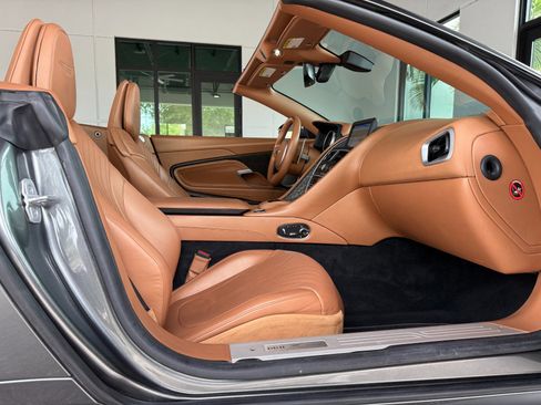 Used 2020 Aston Martin DB11 Volante RWD image 33