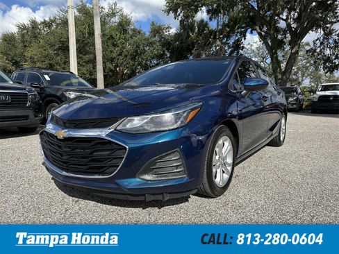 Used 2019 Chevrolet Cruze LT w/ Convenience Package image 1