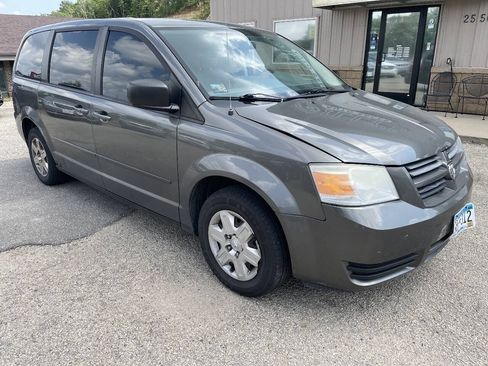 Used 2010 Dodge Grand Caravan SE w/ Climate Group FWD image 2