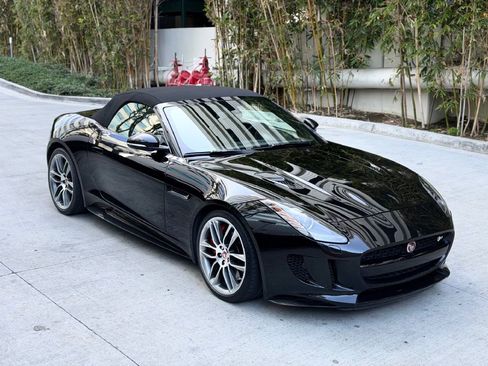 Used 2016 Jaguar F-TYPE R image 10