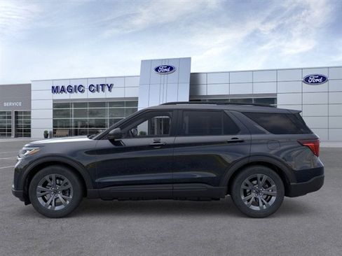 Used 2026 Ford Explorer Active AWD/4WD image 3