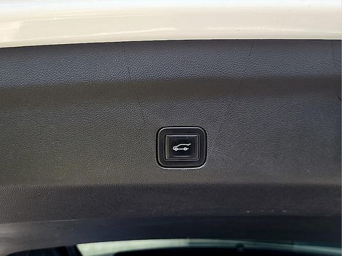 Used 2023 Chevrolet Tahoe Premier AWD/4WD image 31