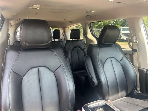 Used 2024 Chrysler Pacifica Touring-L FWD image 42