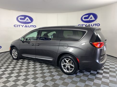 Used 2019 Chrysler Pacifica Limited FWD image 5