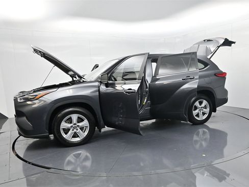 Used 2023 Toyota Highlander L image 60