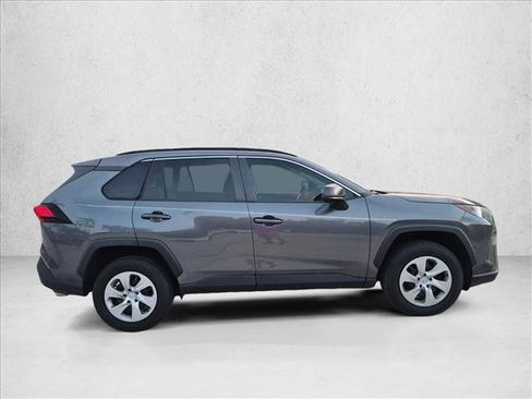 Used 2021 Toyota RAV4 LE FWD image 4