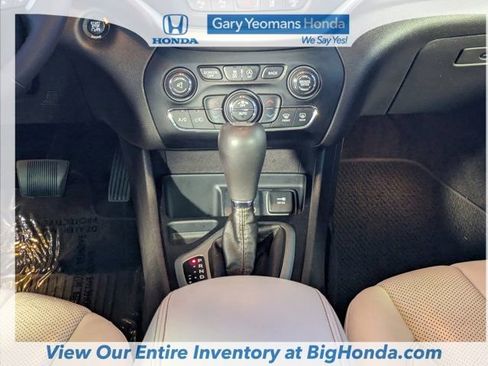 Used 2016 Jeep Cherokee Overland w/ Technology Group image 19