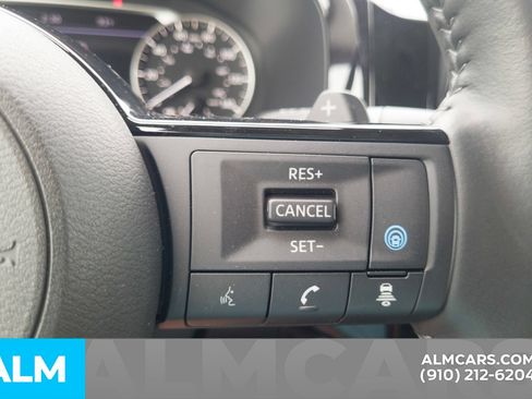 Used 2025 Nissan Pathfinder SL AWD/4WD image 28