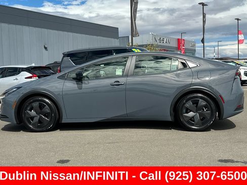 Used 2025 Toyota Prius LE FWD image 7