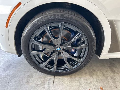 Used 2022 BMW X7 M50i image 14