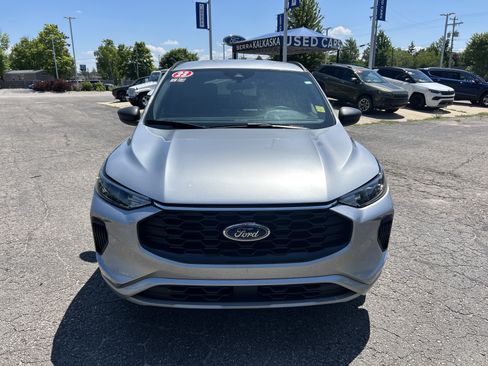 Used 2023 Ford Escape ST-Line w/ Tech Pack #1 AWD/4WD image 8