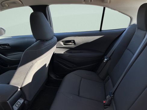 Used 2025 Toyota Corolla LE image 21