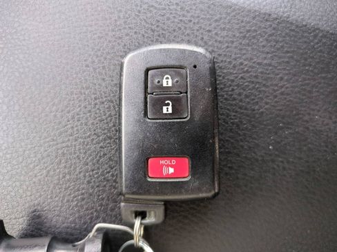 Used 2023 Toyota Tacoma SR5 w/ Technology Package AWD/4WD image 27