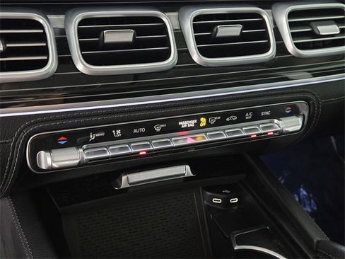 Used 2024 Mercedes-Benz GLS 580 GLS 580 image 38
