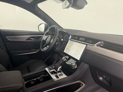 Used 2025 Jaguar F-PACE R-Dynamic S image 36