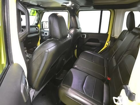 Used 2023 Jeep Wrangler Unlimited Sahara w/ Cold Weather Group AWD/4WD image 30