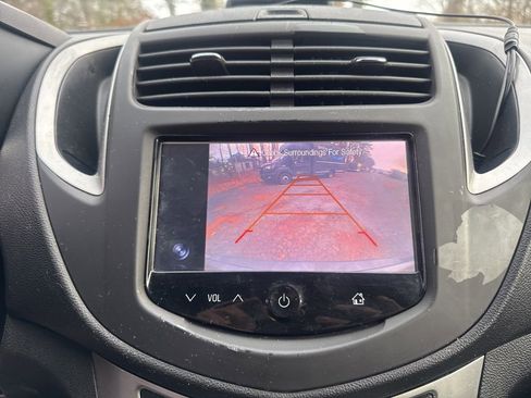 Used 2016 Chevrolet Trax LT w/ LT Sun and Sound Package image 18