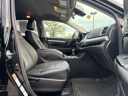 Used 2017 Toyota Highlander Plus image 17