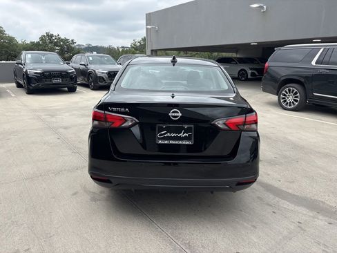 Used 2025 Nissan Versa SV FWD image 7