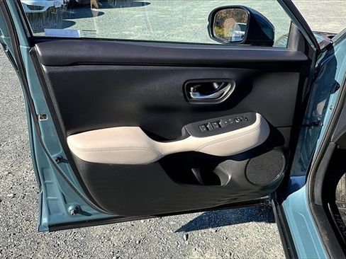 Used 2023 Honda HR-V LX image 9