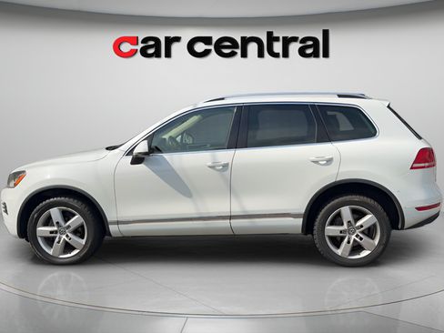 Used 2013 Volkswagen Touareg Sport AWD/4WD image 2