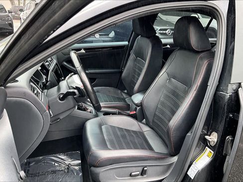 Used 2017 Volkswagen Jetta GLI image 8