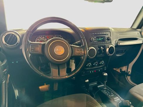 Used 2016 Jeep Wrangler Unlimited Rubicon image 20