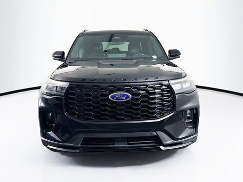 Used 2025 Ford Explorer ST-Line w/ ST-Line Street Pack AWD/4WD image 2