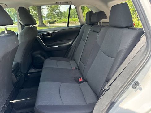 Used 2019 Toyota RAV4 XLE w/ Convenience Package FWD image 31