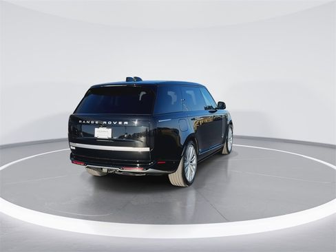 Used 2025 Land Rover Range Rover Long Wheelbase Autobiography image 7