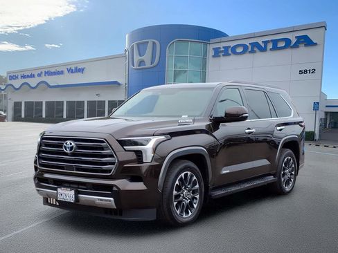 Used 2023 Toyota Sequoia Limited w/ Tow Technology Package AWD/4WD image 1