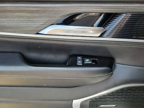 Used 2024 Jeep Wagoneer L Series II w/ Flexible Seating Group AWD/4WD image 19