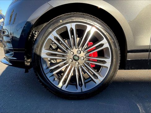 New 2025 Land Rover Range Rover Velar Dynamic SE image 14