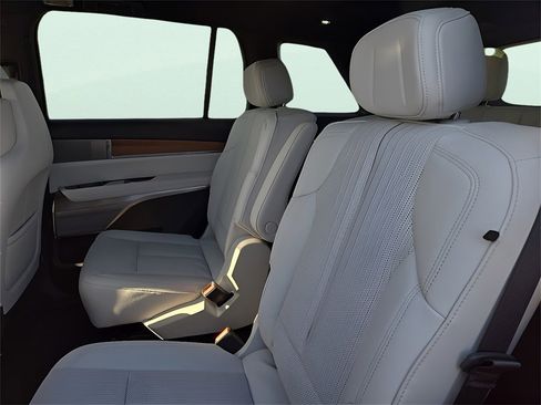 New 2026 Cadillac Vistiq Luxury image 15