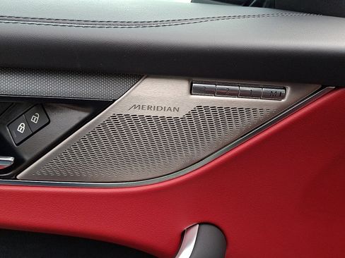 Used 2022 Jaguar F-PACE SVR image 24