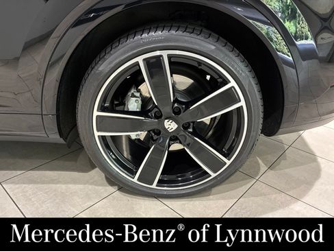 Used 2020 Porsche Cayenne Turbo AWD/4WD image 28