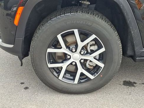 Used 2024 Jeep Grand Cherokee L Limited w/ Luxury Tech Group II image 8