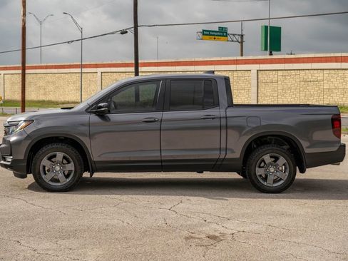 Used 2025 Honda Ridgeline TrailSport image 4