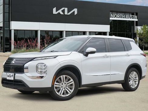 Used 2022 Mitsubishi Outlander ES FWD image 1