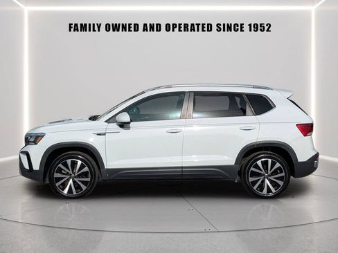 Certified 2023 Volkswagen Taos SE FWD image 4