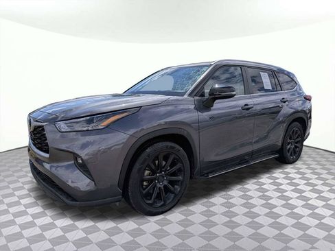 Used 2023 Toyota Highlander XLE FWD image 8