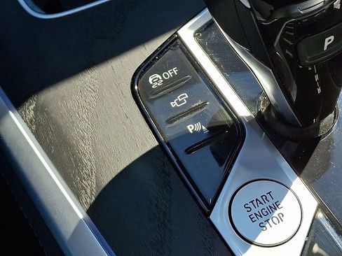 Used 2022 BMW X7 xDrive40i w/ Premium Package image 27