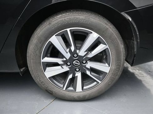 Used 2025 Nissan Versa SV FWD image 10