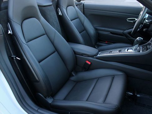 Used 2018 Porsche 718 Boxster RWD image 22