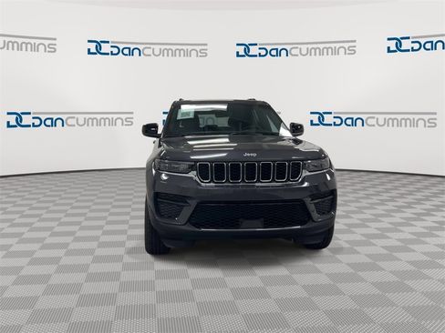 Used 2025 Jeep Grand Cherokee Laredo X w/ Luxury Tech Group I image 3