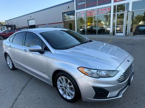 Used 2019 Ford Fusion SE image 3