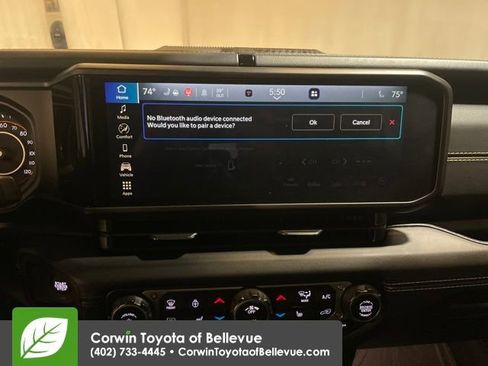 Used 2025 Jeep Gladiator Sport image 18