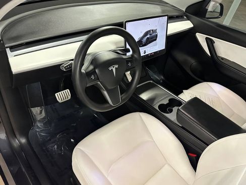 Used 2022 Tesla Model Y Performance image 19